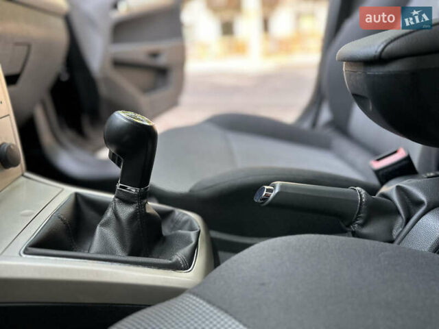 Черный Опель Астра, объемом двигателя 1.6 л и пробегом 157 тыс. км за 5499 $, фото 115 на Automoto.ua