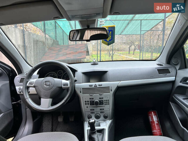 Черный Опель Астра, объемом двигателя 1.69 л и пробегом 192 тыс. км за 5900 $, фото 12 на Automoto.ua