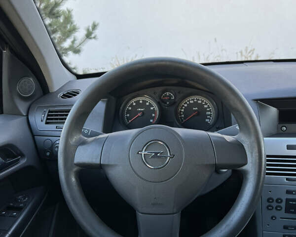 Черный Опель Астра, объемом двигателя 1.4 л и пробегом 242 тыс. км за 4450 $, фото 49 на Automoto.ua