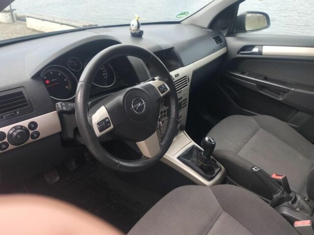 Опель Астра 2009 в Тлумаче на Automoto.ua Черный Опель Астра, объемом двигателя 1.7 л и пробегом 249 тыс. км за 4900 $, фото 6 на Automoto.ua