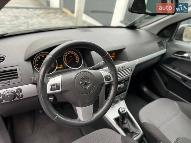 Черный Опель Астра, объемом двигателя 1.6 л и пробегом 199 тыс. км за 6499 $, фото 34 на Automoto.ua