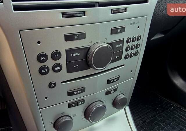 Черный Опель Астра, объемом двигателя 1.6 л и пробегом 238 тыс. км за 6299 $, фото 45 на Automoto.ua