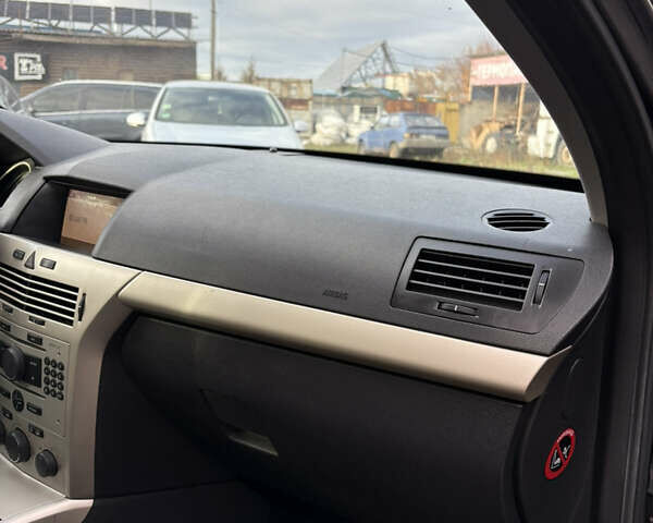 Опель Астра 2009 в Белой Церкве на Automoto.ua Черный Опель Астра, объемом двигателя 1.6 л и пробегом 240 тыс. км за 6000 $, фото 51 на Automoto.ua