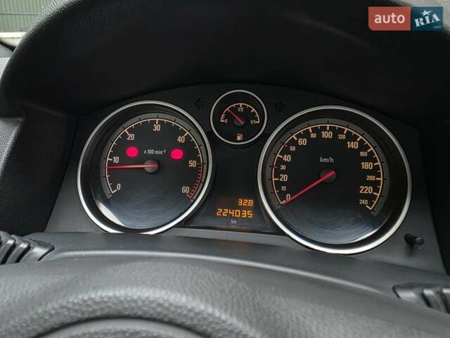 Черный Опель Астра, объемом двигателя 1.7 л и пробегом 224 тыс. км за 5599 $, фото 36 на Automoto.ua