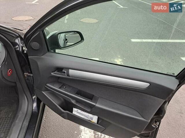 Черный Опель Астра, объемом двигателя 1.6 л и пробегом 212 тыс. км за 5200 $, фото 28 на Automoto.ua