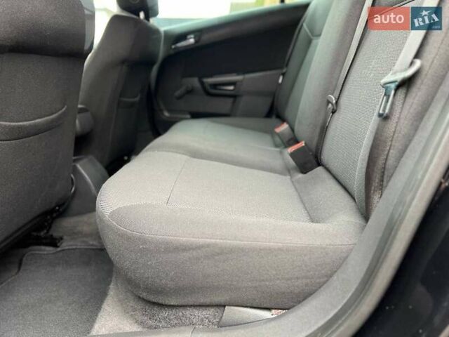 Черный Опель Астра, объемом двигателя 1.6 л и пробегом 199 тыс. км за 6499 $, фото 54 на Automoto.ua