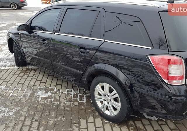 Черный Опель Астра, объемом двигателя 1.7 л и пробегом 332 тыс. км за 5599 $, фото 11 на Automoto.ua