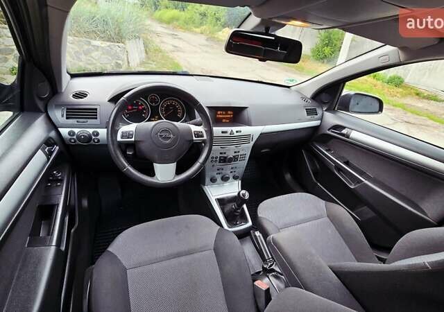 Черный Опель Астра, объемом двигателя 1.6 л и пробегом 238 тыс. км за 6299 $, фото 1 на Automoto.ua