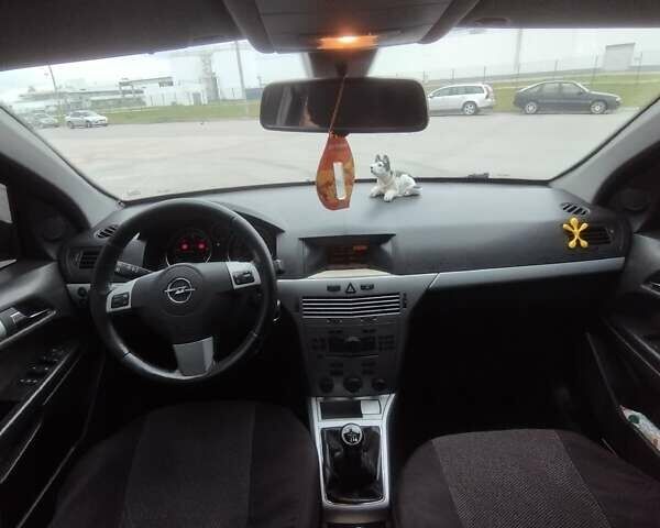 Черный Опель Астра, объемом двигателя 1.25 л и пробегом 325 тыс. км за 4699 $, фото 8 на Automoto.ua