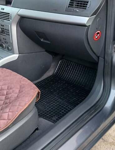 Черный Опель Астра, объемом двигателя 1.8 л и пробегом 164 тыс. км за 5500 $, фото 16 на Automoto.ua