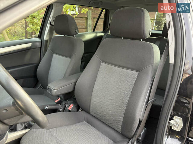 Опель Астра 2009 в Белой Церкве на Automoto.ua Черный Опель Астра, объемом двигателя 1.6 л и пробегом 240 тыс. км за 6000 $, фото 31 на Automoto.ua