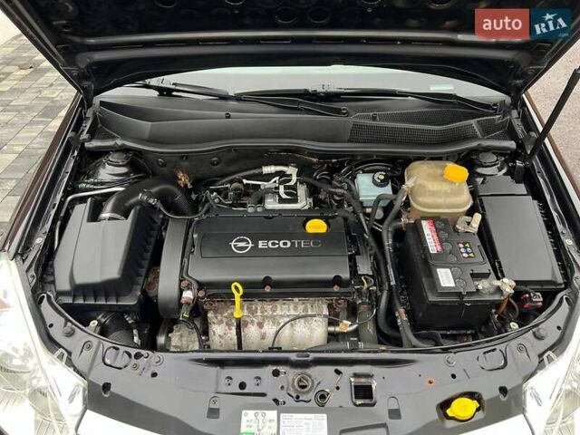 Черный Опель Астра, объемом двигателя 1.6 л и пробегом 199 тыс. км за 6499 $, фото 62 на Automoto.ua