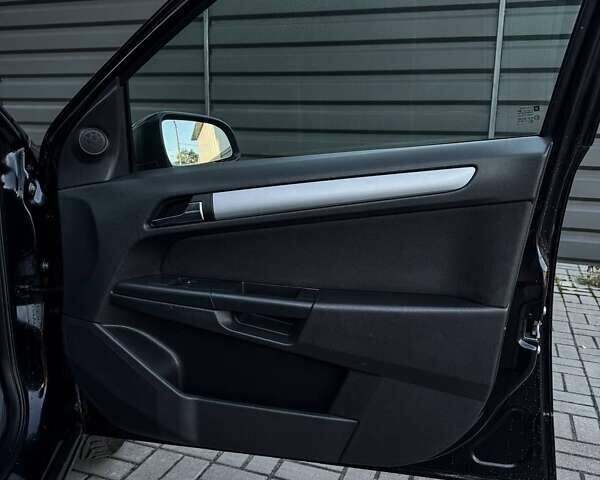 Черный Опель Астра, объемом двигателя 1.6 л и пробегом 160 тыс. км за 6200 $, фото 41 на Automoto.ua