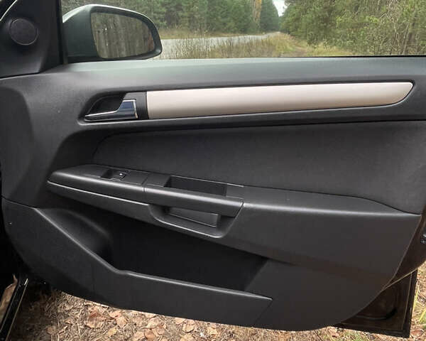 Черный Опель Астра, объемом двигателя 1.6 л и пробегом 191 тыс. км за 5999 $, фото 14 на Automoto.ua