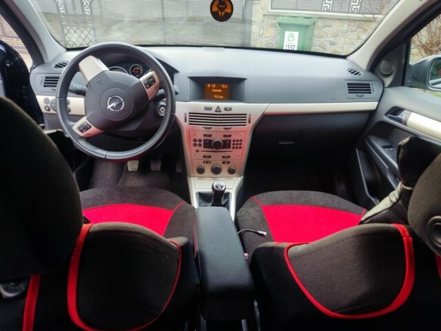 Черный Опель Астра, объемом двигателя 1.6 л и пробегом 220 тыс. км за 5800 $, фото 10 на Automoto.ua