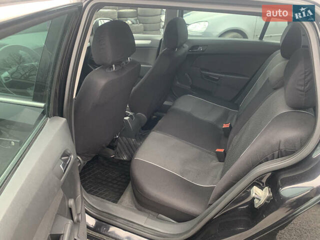 Черный Опель Астра, объемом двигателя 1.6 л и пробегом 232 тыс. км за 5500 $, фото 17 на Automoto.ua