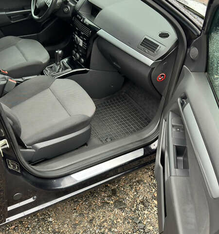 Черный Опель Астра, объемом двигателя 1.69 л и пробегом 242 тыс. км за 6200 $, фото 18 на Automoto.ua