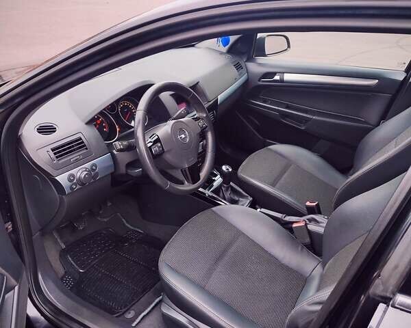 Черный Опель Астра, объемом двигателя 1.6 л и пробегом 172 тыс. км за 5350 $, фото 20 на Automoto.ua