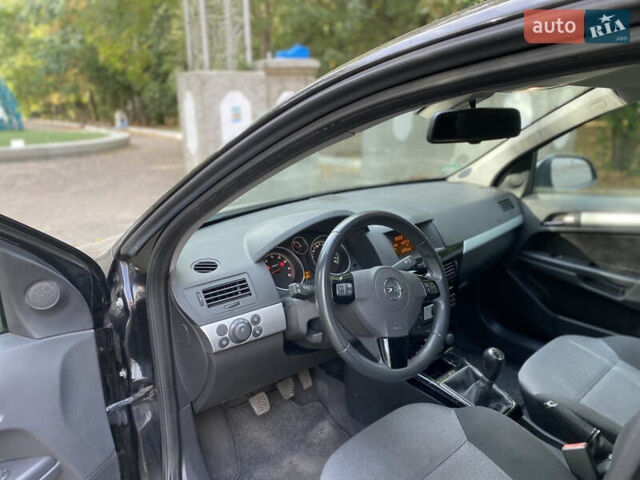 Черный Опель Астра, объемом двигателя 1.6 л и пробегом 200 тыс. км за 6400 $, фото 17 на Automoto.ua