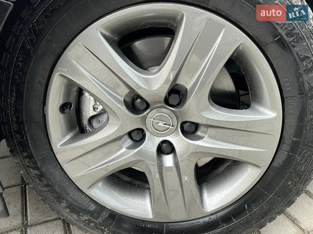 Черный Опель Астра, объемом двигателя 1.7 л и пробегом 264 тыс. км за 5799 $, фото 10 на Automoto.ua