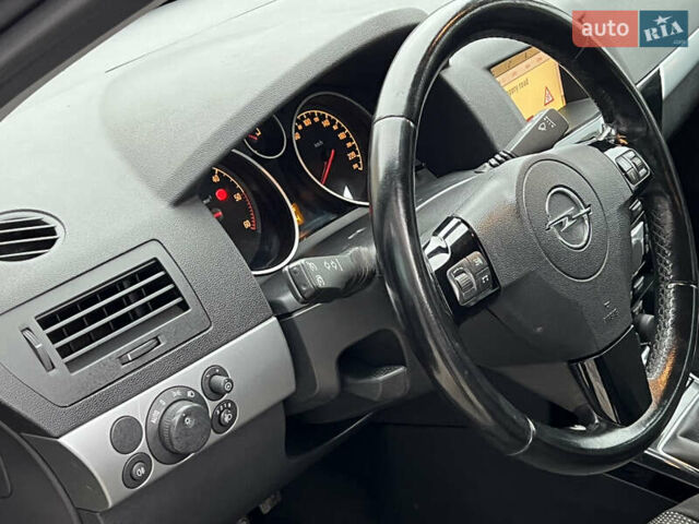 Черный Опель Астра, объемом двигателя 1.7 л и пробегом 264 тыс. км за 5799 $, фото 41 на Automoto.ua