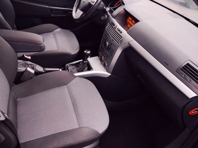 Черный Опель Астра, объемом двигателя 1.6 л и пробегом 237 тыс. км за 5350 $, фото 21 на Automoto.ua