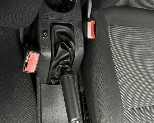 Черный Опель Астра, объемом двигателя 1.6 л и пробегом 228 тыс. км за 5750 $, фото 25 на Automoto.ua