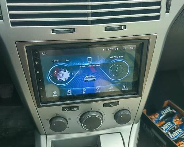 Черный Опель Астра, объемом двигателя 1.7 л и пробегом 300 тыс. км за 4500 $, фото 3 на Automoto.ua