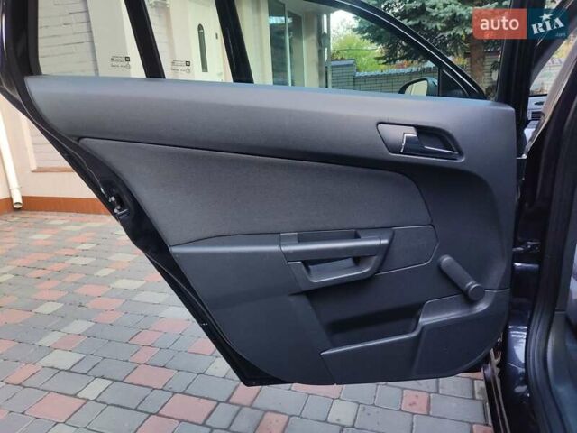 Чорний Опель Астра, об'ємом двигуна 1.4 л та пробігом 215 тис. км за 5900 $, фото 29 на Automoto.ua