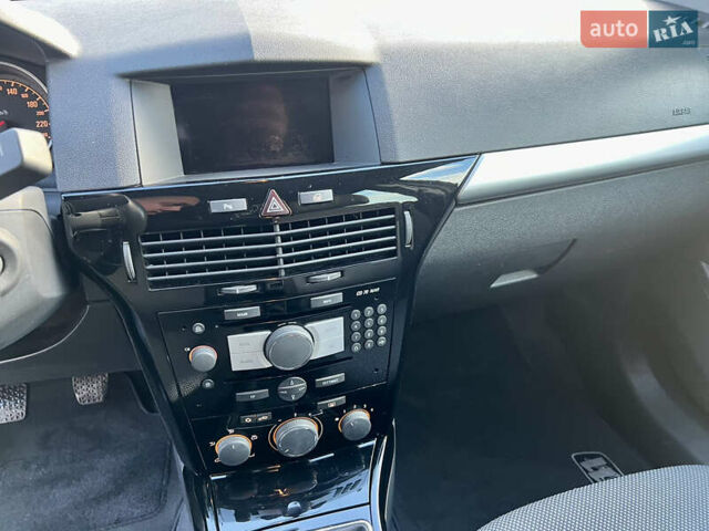 Опель Астра 2010 в Дубно на Automoto.ua Черный Опель Астра, объемом двигателя 1.6 л и пробегом 218 тыс. км за 5700 $, фото 42 на Automoto.ua