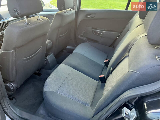 Опель Астра 2010 в Дубно на Automoto.ua Черный Опель Астра, объемом двигателя 1.6 л и пробегом 218 тыс. км за 5700 $, фото 56 на Automoto.ua