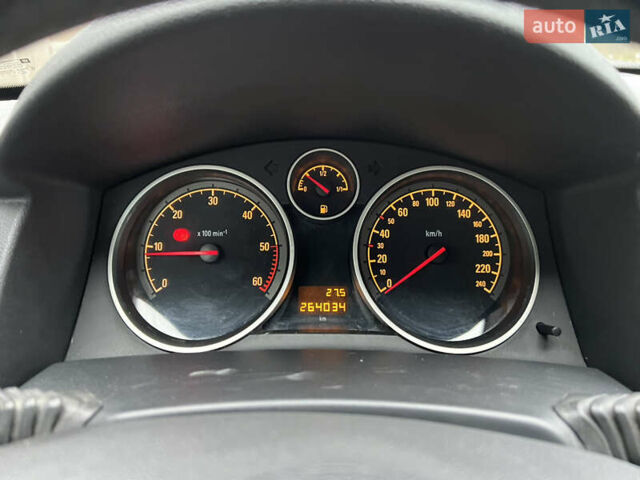 Черный Опель Астра, объемом двигателя 1.7 л и пробегом 264 тыс. км за 5799 $, фото 62 на Automoto.ua