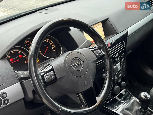 Черный Опель Астра, объемом двигателя 1.7 л и пробегом 264 тыс. км за 5799 $, фото 40 на Automoto.ua