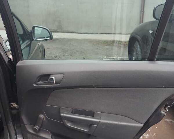 Опель Астра 2010 в Днепре (Днепропетровске) на Automoto.ua Черный Опель Астра, объемом двигателя 1.7 л и пробегом 292 тыс. км за 5500 $, фото 1 на Automoto.ua