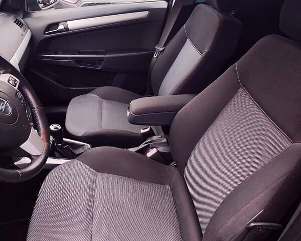 Черный Опель Астра, объемом двигателя 1.6 л и пробегом 237 тыс. км за 5350 $, фото 29 на Automoto.ua