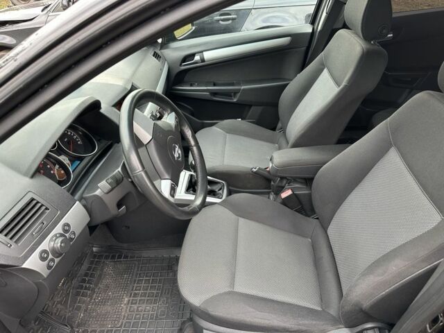 Опель Астра 2010 в Луцке на Automoto.ua Черный Опель Астра, объемом двигателя 1.6 л и пробегом 273 тыс. км за 4600 $, фото 10 на Automoto.ua