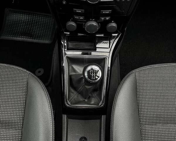 Черный Опель Астра, объемом двигателя 1.6 л и пробегом 152 тыс. км за 7200 $, фото 43 на Automoto.ua