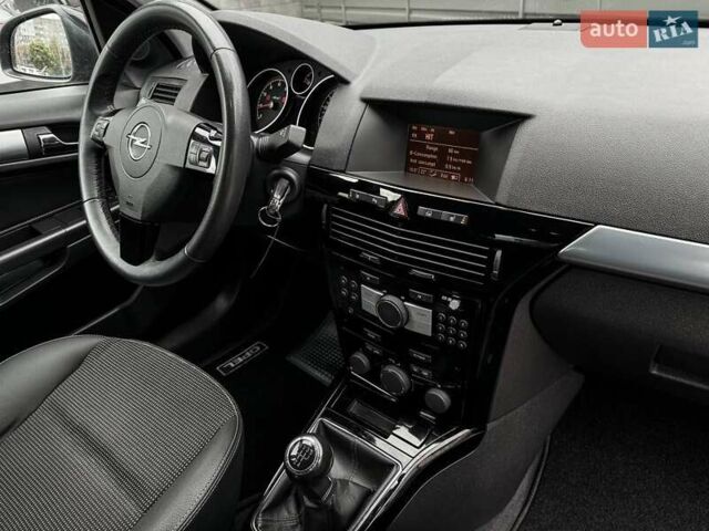 Черный Опель Астра, объемом двигателя 1.6 л и пробегом 152 тыс. км за 7200 $, фото 53 на Automoto.ua