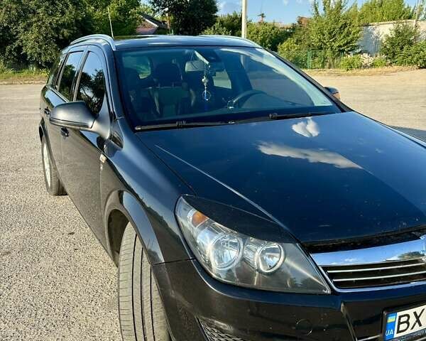 Черный Опель Астра, объемом двигателя 1.8 л и пробегом 255 тыс. км за 6100 $, фото 3 на Automoto.ua