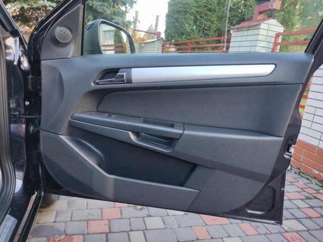 Черный Опель Астра, объемом двигателя 1.4 л и пробегом 215 тыс. км за 5900 $, фото 21 на Automoto.ua