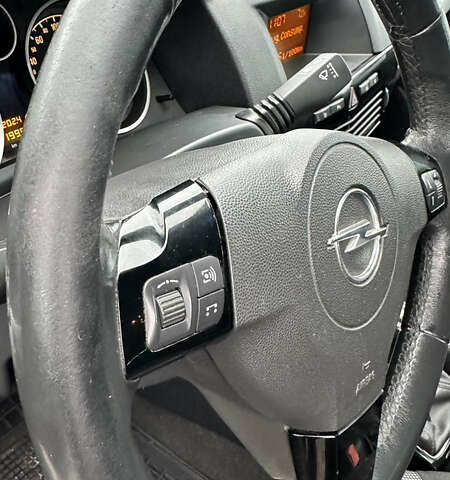 Черный Опель Астра, объемом двигателя 1.69 л и пробегом 242 тыс. км за 6200 $, фото 21 на Automoto.ua