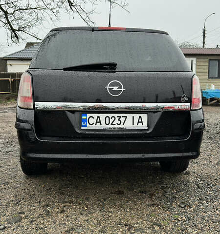 Черный Опель Астра, объемом двигателя 1.69 л и пробегом 242 тыс. км за 6200 $, фото 5 на Automoto.ua