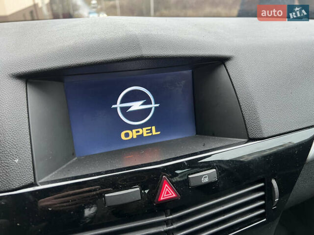 Черный Опель Астра, объемом двигателя 1.7 л и пробегом 264 тыс. км за 5799 $, фото 61 на Automoto.ua