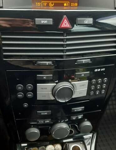 Черный Опель Астра, объемом двигателя 1.69 л и пробегом 252 тыс. км за 5600 $, фото 6 на Automoto.ua