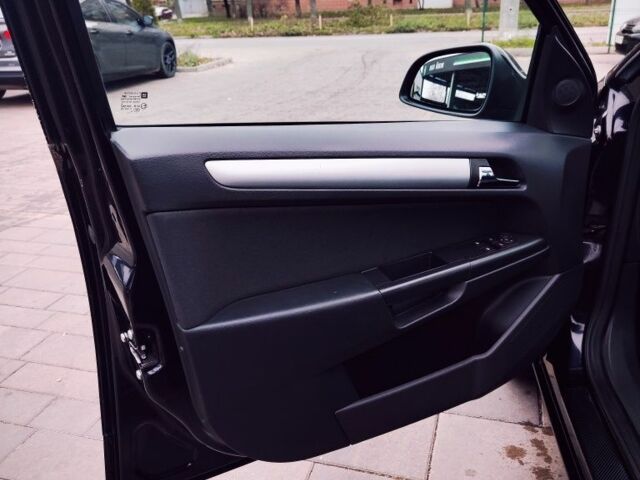 Черный Опель Астра, объемом двигателя 1.6 л и пробегом 237 тыс. км за 5350 $, фото 19 на Automoto.ua