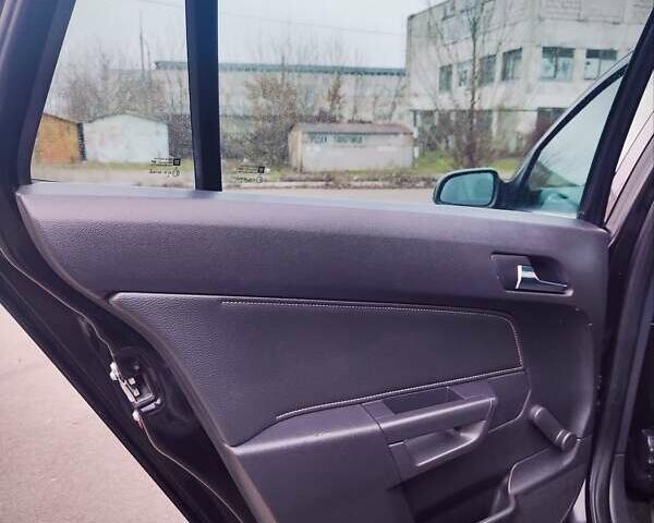 Черный Опель Астра, объемом двигателя 1.6 л и пробегом 172 тыс. км за 5350 $, фото 29 на Automoto.ua