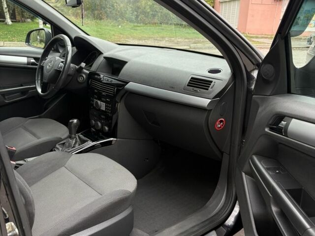 Опель Астра 2010 в Умани на Automoto.ua Черный Опель Астра, объемом двигателя 1.7 л и пробегом 240 тыс. км за 5600 $, фото 6 на Automoto.ua