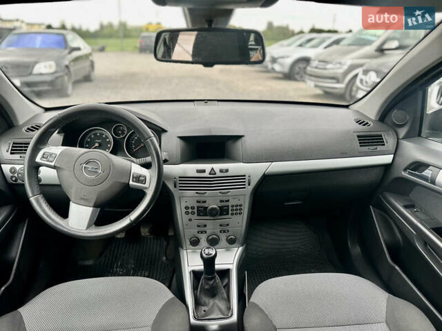 Чорний Опель Астра, об'ємом двигуна 1.6 л та пробігом 176 тис. км за 5688 $, фото 8 на Automoto.ua