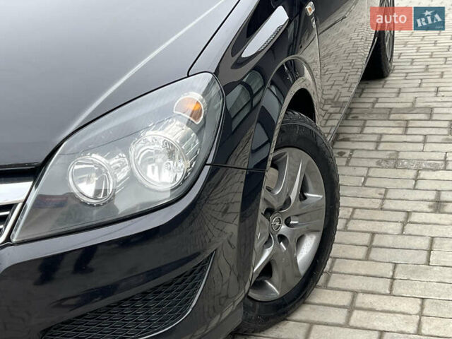 Черный Опель Астра, объемом двигателя 1.7 л и пробегом 264 тыс. км за 5799 $, фото 5 на Automoto.ua