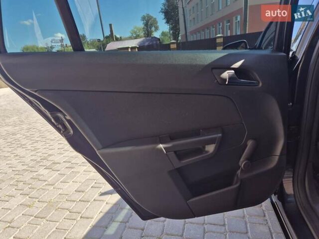 Черный Опель Астра, объемом двигателя 1.7 л и пробегом 212 тыс. км за 6400 $, фото 14 на Automoto.ua